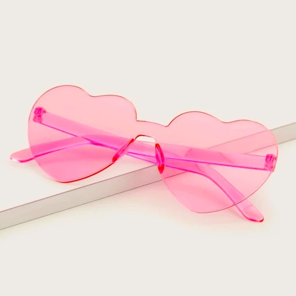 💖 Heart Shaped Sunnies - Picture 3 of 4